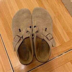 Birkenstock Boston Clogs in Taupe